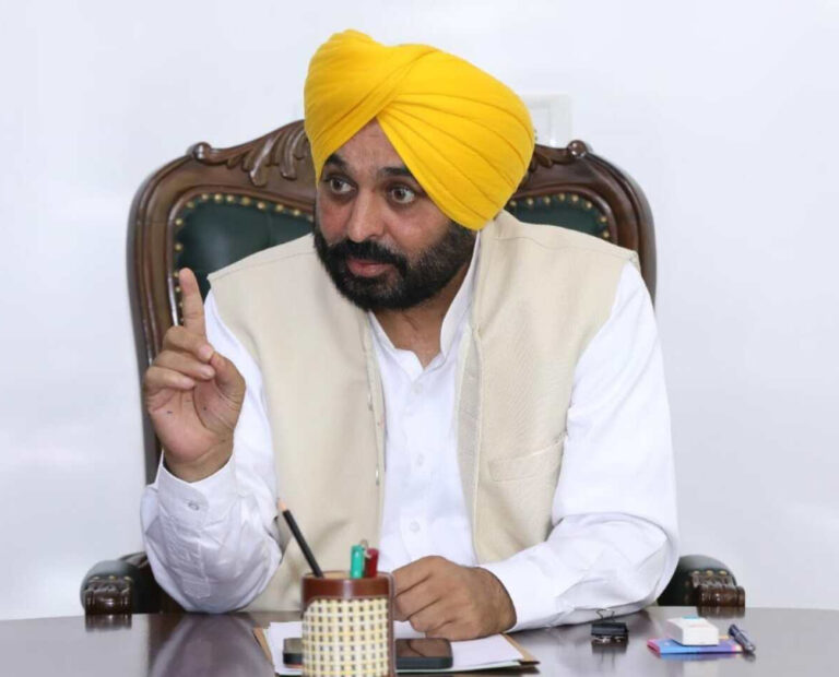 ‘ਸੁਰੱਖਿਆ’ ਦੇ ਹਵਾਲੇ ਨਾਲ ਭਗਵੰਤ ਮਾਨ ਦੇ ਹਵਾਈ ਸਫਰ ਦੇ ਖਰਚਿਆਂ ਸਬੰਧੀ ਜਾਣਕਾਰੀ ਦੇਣ ਤੋਂ ਇਨਕਾਰ