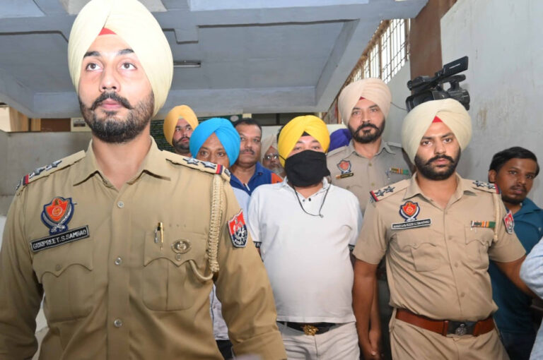 ਕਬੂਤਰਬਾਜ਼ੀ ਦੇ ਪੁਰਾਣੇ ਮਾਮਲੇ ’ਚ ਗਾਇਕ ਦਲੇਰ ਮਹਿੰਦੀ ਨੂੰ ਦੋ ਸਾਲ ਕੈਦ ਦੀ ਸਜ਼ਾ, ਗ੍ਰਿਫ਼ਤਾਰ