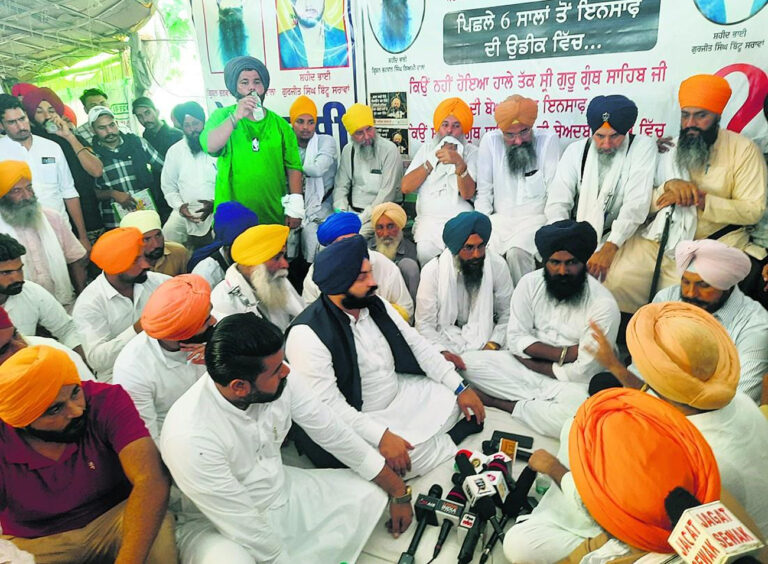 ਬਹਿਬਲ ਕਲਾਂ ਮੋਰਚੇ ਦੇ ਪੁੱਜੇ ਬੈਂਸ ਤੇ ਸੰਧਵਾਂ ਨੂੰ 6 ਮਹੀਨੇ ਦਾ ਹੋਰ ਸਮਾਂ ਮੰਗਣ ’ਤੇ ਮਿਲਿਆ ਜਵਾਬ