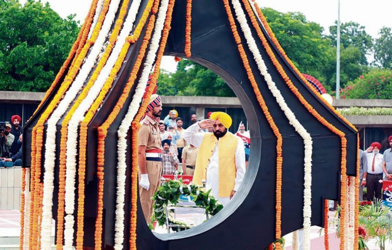 ਕਾਰਗਿਲ ਵਿਜੈ ਦਿਵਸ ਮੌਕੇ ਸ਼ਹੀਦਾਂ ਨੂੰ ਸ਼ਰਧਾਂਜਲੀ