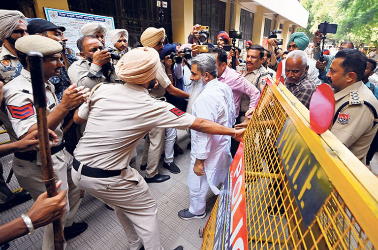 ਸਾਬਕਾ ਮੰਤਰੀ ਆਸ਼ੂ ਦਾ ਦੋ ਦਿਨ ਦਾ ਰਿਮਾਂਡ ਵਧਿਆ, ਪੁਲੀਸ ਨੇ ਕਾਂਗਰਸ ਦਾ ਧਰਨਾ ਚੁਕਵਾਇਆ