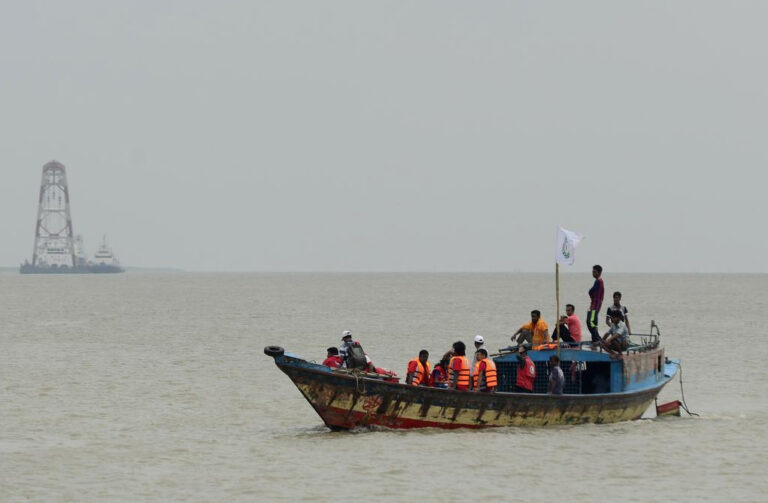 ਕਿਸ਼ਤੀ ਪਲਟਣ ਨਾਲ 24 ਲੋਕਾਂ ਦੀ ਮੌਤ, 30 ਹੋਰ ਲਾਪਤਾ