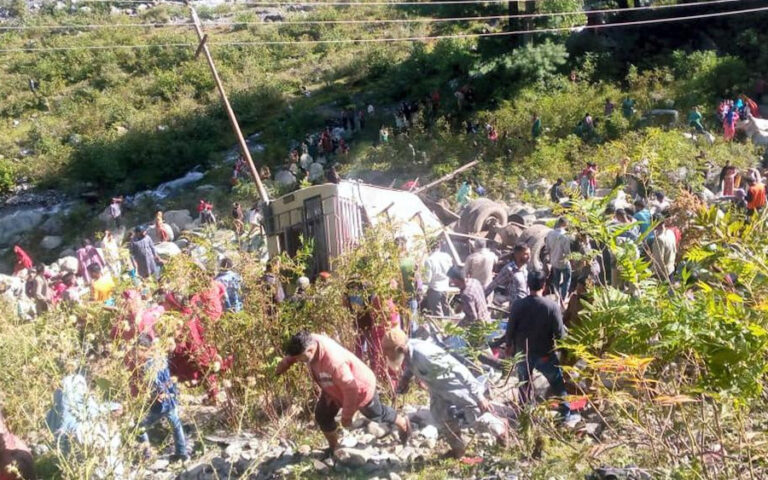 ਪੁਣਛ ਜ਼ਿਲ੍ਹੇ ‘ਚ ਮਿੰਨੀ ਬੱਸ ਖੱਡ ‘ਚ ਡਿੱਗਣ ਕਾਰਨ 11 ਮੌਤਾਂ, ਬੇਗੂਸਰਾਏ ‘ਚ ਬਦਮਾਸ਼ਾਂ ਵੱਲੋਂ ਫਾਇਰਿੰਗ