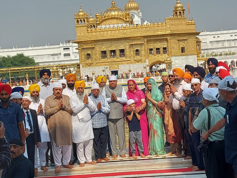 ਉਪ ਰਾਸ਼ਟਰਪਤੀ ਜਗਦੀਪ ਧਨਖੜ ਸ੍ਰੀ ਹਰਿਮੰਦਰ ਸਾਹਿਬ ਵਿਖੇ ਨਤਮਸਤਕ