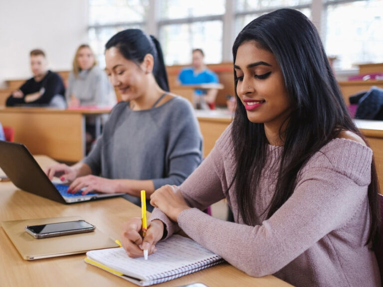 ਕੈਨੇਡਾ ‘ਚ ਰਹਿ ਰਹੇ ਅੰਤਰਰਾਸ਼ਟਰੀ ਵਿਦਿਆਰਥੀ 20 ਘੰਟੇ ਤੋਂ ਵੱਧ ਕੰਮ ਕਰ ਸਕਣਗੇ