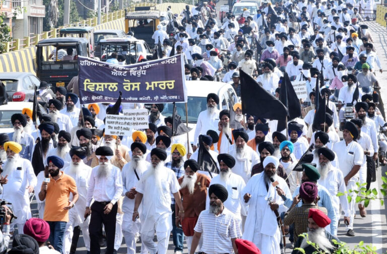 ਹਰਿਆਣਾ ਦੀ ਵੱਖਰੀ ਕਮੇਟੀ ਖ਼ਿਲਾਫ਼ ਸ਼੍ਰੋਮਣੀ ਕਮੇਟੀ ਨੇ ਕੱਢਿਆ ਰੋਸ ਮਾਰਚ