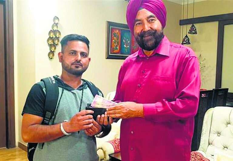 ਅਮਰੀਕਾ ‘ਚ ਡਿੱਗਿਆ ਬਟੂਆ ਬਟਾਲਾ ‘ਚ ਮਿਲਿਆ