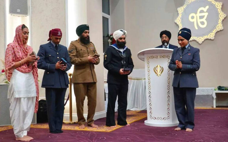 ਸੌ ਸਾਲਾਂ ‘ਚ ਪਹਿਲੀ ਵਾਰ ਬ੍ਰਿਟੇਨ ਦੇ ਸਿੱਖ ਫੌਜੀ ਜਵਾਨਾਂ ਨੂੰ ਗੁਟਕਾ ਸਾਹਿਬ ਰੱਖਣ ਦੀ ਖੁੱਲ੍ਹ
