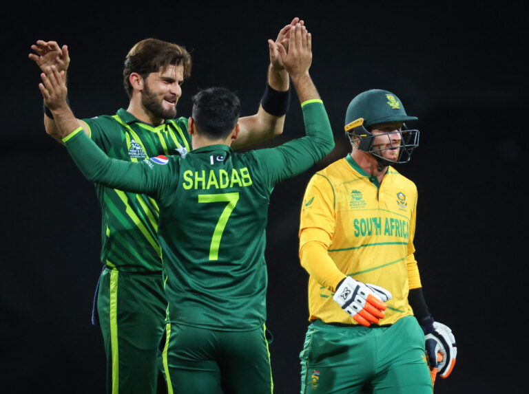 ਸਾਊਥ ਅਫਰੀਕਾ ਨੂੰ 33 ਦੌੜਾਂ ਨਾਲ ਹਰਾ ਕੇ ਪਾਕਿਸਤਾਨ ਨੇ ਉਮੀਦ ਬਰਕਰਾਰ ਰੱਖੀ