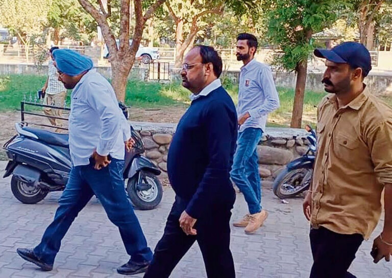 ਗੈਰਕਾਨੂੰਨੀ ਮਾਈਨਿੰਗ ਦੇ ਦੋਸ਼ ਹੇਠ ਕੈਪਟਨ-ਚੰਨੀ ਨਜ਼ਦੀਕੀ ਠੇਕੇਦਾਰ ਰਾਕੇਸ਼ ਚੌਧਰੀ ਗ੍ਰਿਫ਼ਤਾਰ