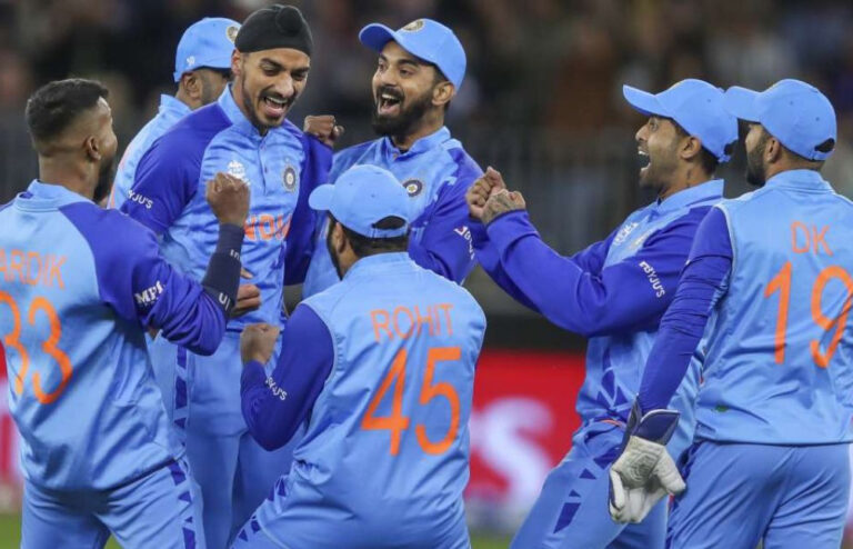 ਟੀ-20 ਵਰਲਡ ਕੱਪ: ਪਾਕਿਸਤਾਨ ਦਾ ਨਿਊਜ਼ੀਲੈਂਡ ਨਾਲ, ਇੰਡੀਆ ਦਾ ਇੰਗਲੈਂਡ ਨਾਲ ਸੈਮੀਫਾਈਨਲ