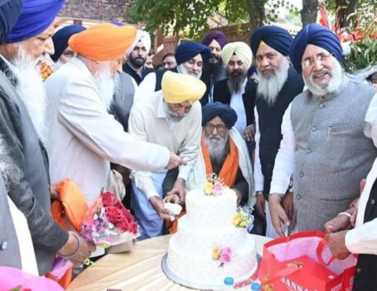 ‘ਬਾਬਾ ਬੋਹੜ’ ਨੇ 95ਵੇਂ ਜਨਮ ਦਿਨ ‘ਤੇ ਕੇਕ ਕੱਟਿਆ