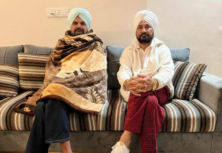 ਚੰਨੀ ਨੇ ਸਿੱਧੂ ਮੂਸੇਵਾਲਾ ਦੀ ਹਵੇਲੀ ‘ਚ ਕੱਟੀ ਰਾਤ, ਪੁਲੀਸ ਨੇ ਫੜਾਏ ਸੰਮਨ