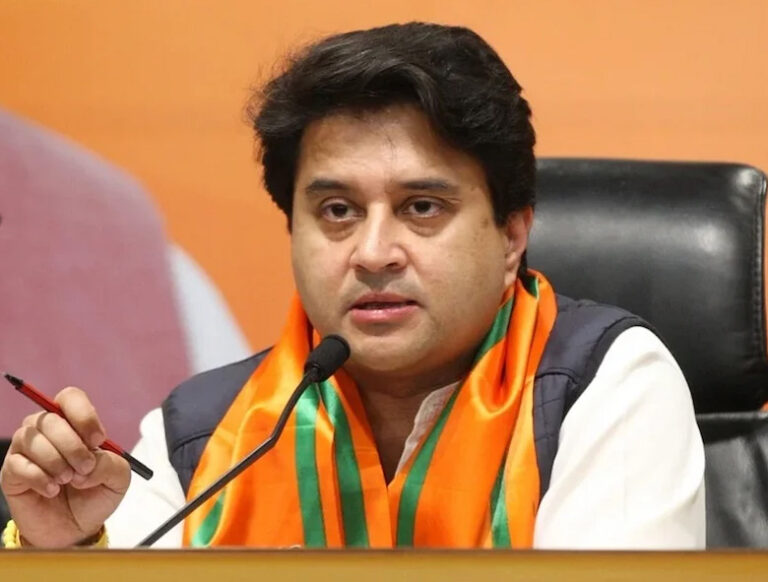 ਦਿੱਲੀ ਏਅਰਪੋਰਟ ‘ਤੇ ਭਾਰੀ ਭੀੜ ਤੋਂ ਹਾਲੇ ਕਈ ਦਿਨ ਨਹੀਂ ਮਿਲੇਗੀ ਰਾਹਤ