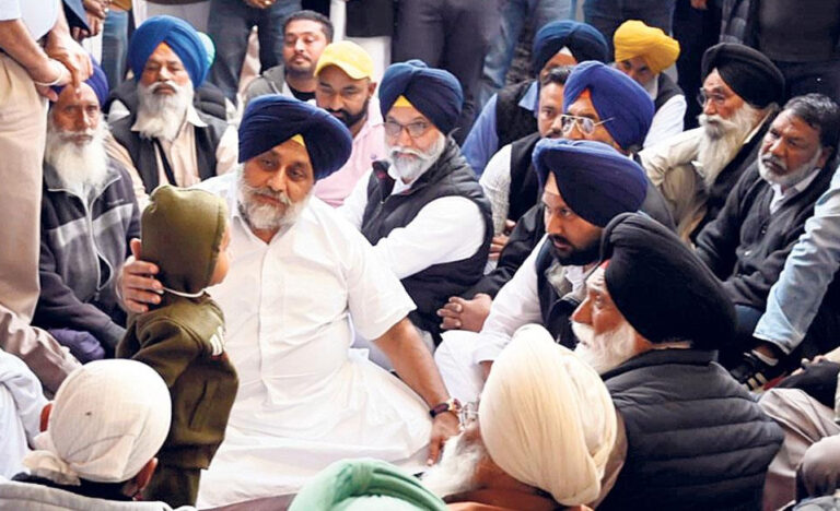 ਗੈਂਗਸਟਰਾਂ ਵੱਲੋਂ ਕਤਲ ਕੀਤੇ ਵਿਅਕਤੀਆਂ ਦੇ ਪਰਿਵਾਰਾਂ ਨੂੰ ਮਿਲੇ ਸੁਖਬੀਰ ਬਾਦਲ