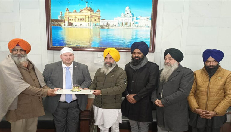 ਓਂਟਾਰੀਓ ਦੇ ਮੰਤਰੀ ਮਾਈਕਲ ਫੋਰਡ ਸ੍ਰੀ ਹਰਿਮੰਦਰ ਸਾਹਿਬ ਦੇ ਦਰਸ਼ਨ ਕਰਨ ਪੁੱਜੇ