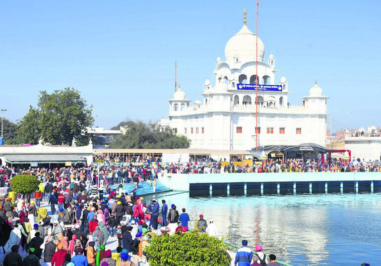 ਮਾਘੀ ਮੇਲੇ ‘ਤੇ ਵੱਡੀ ਗਿਣਤੀ ‘ਚ ਪੁੱਜੀ ਸੰਗਤ, ਸਿਆਸੀ ਪਾਰਟੀਆਂ ਕੋਈ ਚੰਗਾ ਸੁਨੇਹਾ ਦੇਣ ‘ਚ ਨਾਕਾਮ