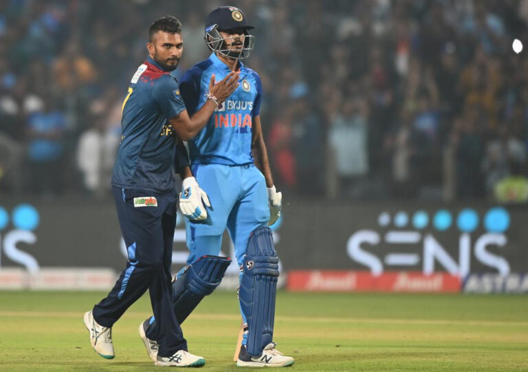 ਪਟੇਲ ਤੇ ਯਾਦਵ ਦੀਆਂ ਤੂਫਾਨੀ ਪਾਰੀਆਂ ਵੀ ਇੰਡੀਆ ਦੀ ਝੋਲੀ ਜਿੱਤ ਨਹੀਂ ਪਾ ਸਕੀਆਂ