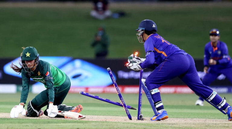 ਭਾਰਤੀ ਮਹਿਲਾ ਟੀਮ ਵੱਲੋਂ ਪਾਕਿਸਤਾਨ ਨੂੰ 7 ਵਿਕਟਾਂ ਨਾਲ ਸ਼ਿਕਸਤ