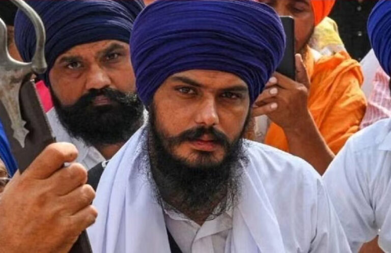 ਅੰਮ੍ਰਿਤਪਾਲ ਸਿੰਘ ‘ਫਰਾਰ’, ਦਲਜੀਤ ਕਲਸੀ ਸਮੇਤ ਦਰਜਨਾਂ ਕਾਰਕੁਨ ਗ੍ਰਿਫ਼ਤਾਰ