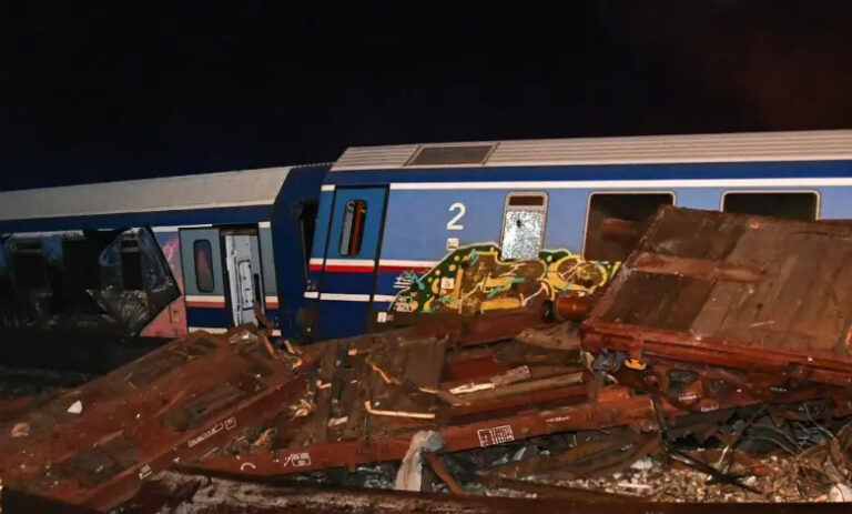 ਯਾਤਰੀ ਟਰੇਨ ਅਤੇ ਮਾਲ ਗੱਡੀ ਦੀ ਟੱਕਰ ‘ਚ 26 ਮੌਤਾਂ, 85 ਜ਼ਖਮੀ