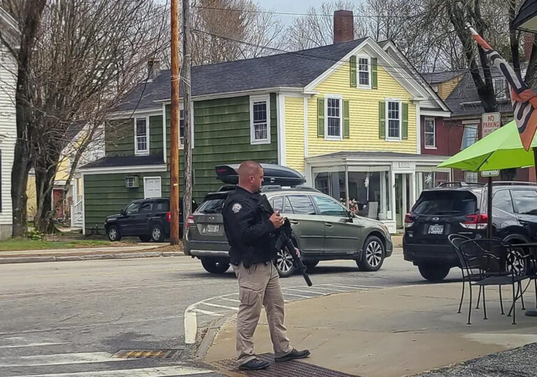 ਹਾਈਵੇਅ ‘ਤੇ ਫਾਇਰਿੰਗ ਤੋਂ ਬਾਅਦ ਘਰ ‘ਚ ਚਾਰ ਲੋਕਾਂ ਦੀ ਗੋਲੀ ਮਾਰ ਕੇ ਹੱਤਿਆ