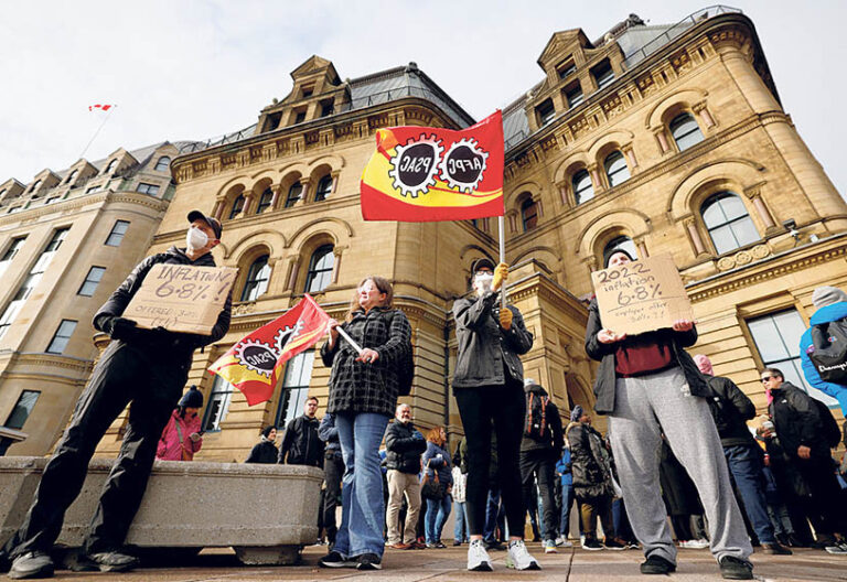 ਕੈਨੇਡਾ ‘ਚ ਡੇਢ ਲੱਖ ਫੈਡਰਲ ਕਰਮਚਾਰੀ ਹੜਤਾਲ ‘ਤੇ