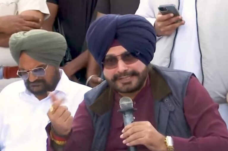 ਸਿੱਧੂ ਮੂਸੇਵਾਲਾ ਦੇ ਮਾਪਿਆਂ ਨੂੰ ਮਿਲੇ ਨਵਜੋਤ ਸਿੱਧੂ, ਪੰਜਾਬ ਸਰਕਾਰ ‘ਤੇ ਸੇਧਿਆ ਨਿਸ਼ਾਨਾ