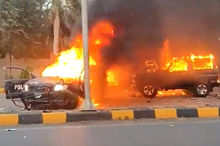 ਇਮਰਾਨ ਖਾਨ ਦੀ ਗ੍ਰਿਫ਼ਤਾਰੀ ਮਗਰੋਂ ਪਾਕਿਸਤਾਨ ‘ਚ ਹਿੰਸਾ, ਦਰਜਨਾਂ ਮੌਤਾਂ ਤੇ ਇੰਟਰਨੈੱਟ ਬੰਦ