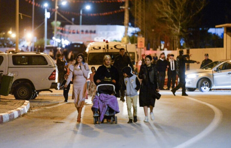 ਯਹੂਦੀ ਪੂਜਾ ਘਰ ਨੇੜੇ ਫਾਇਰਿੰਗ ‘ਚ 4 ਲੋਕਾਂ ਦੀ ਮੌਤ, 9 ਜ਼ਖਮੀ