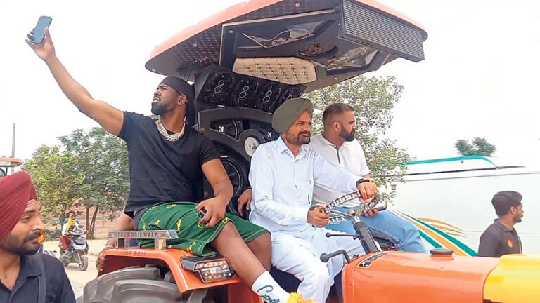 ਰੈਪਰ ਟਿਓਨ ਵੇਨ ਪੁੱਜੇ ਸਿੱਧੂ ਮੂਸੇਵਾਲਾ ਦੇ ਘਰ